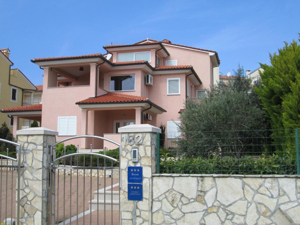 Apartments Villa Fernetich プレマントゥーラ エクステリア 写真