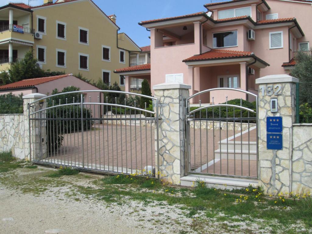 Apartments Villa Fernetich プレマントゥーラ エクステリア 写真