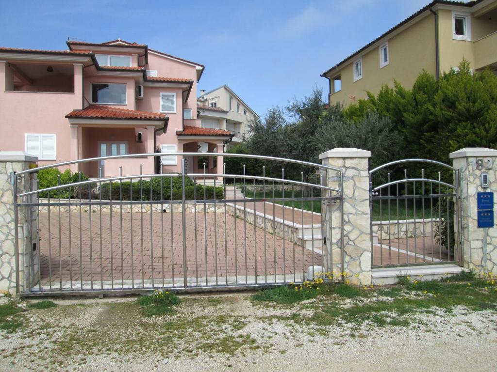 Apartments Villa Fernetich プレマントゥーラ エクステリア 写真
